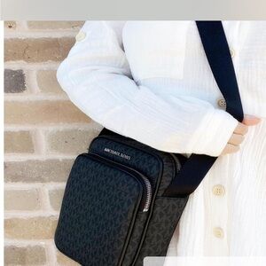 Michael Kors Black Crossbody Bag

Used once for travel